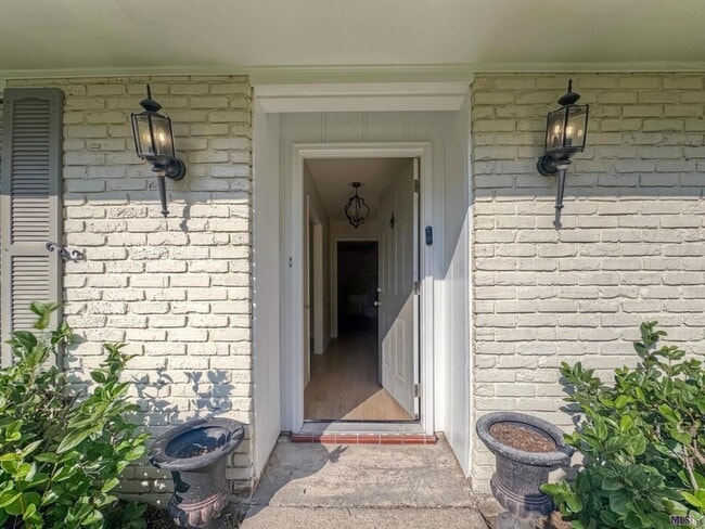 Building Photo - 4941 Pine Hill Dr