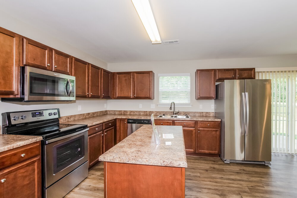 Building Photo - 1624 Eastway Dr