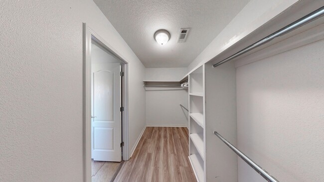 Building Photo - 5005 David Dr