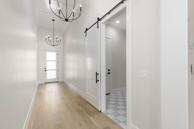 Building Photo - Stunning  4 bed | 3 bath | 3 car garage cu...