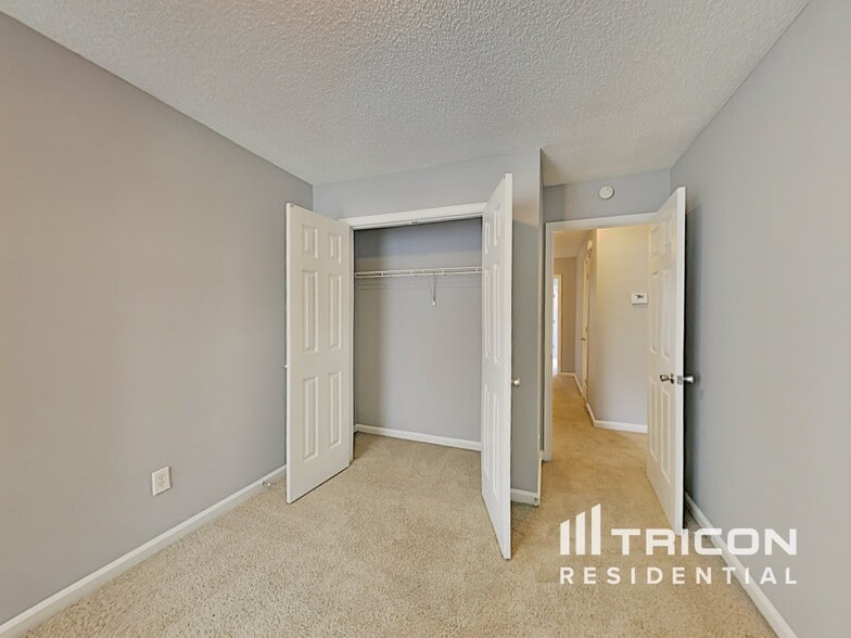 Building Photo - 4864 Sierra Way