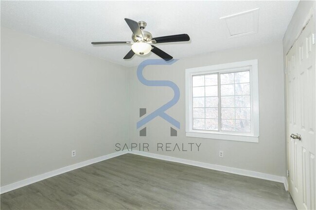 Building Photo - 2055 Alison Ct SW