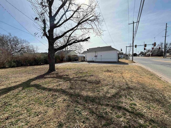 Building Photo - 2330 W Randolph Ave