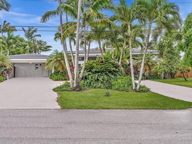 Building Photo - 1640 NE 43rd St