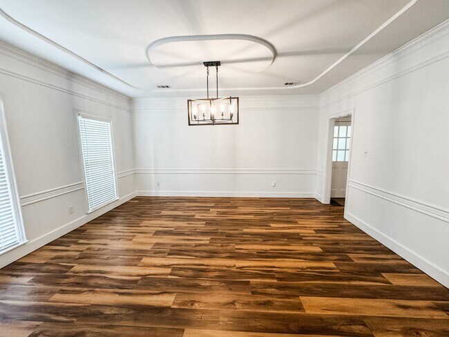 Building Photo - 705 Cotham Dr