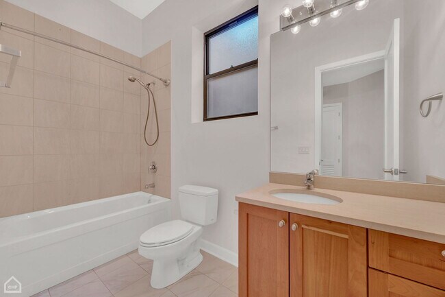 Building Photo - 1843 W North Ave