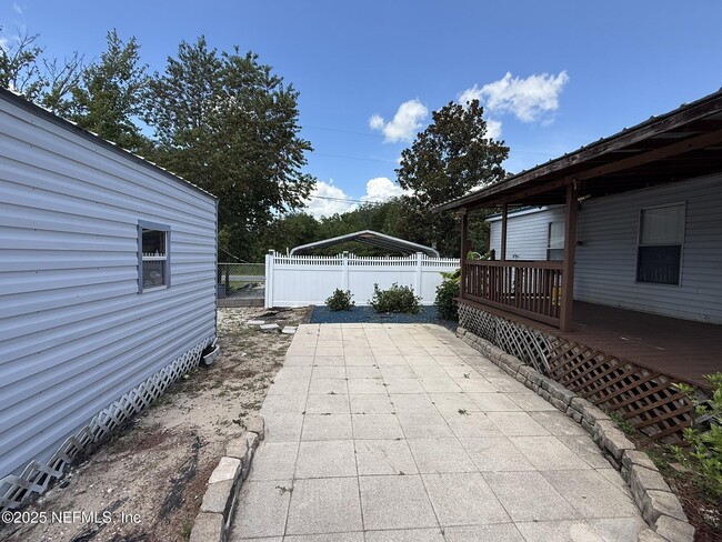Building Photo - 822 Dawn Ave