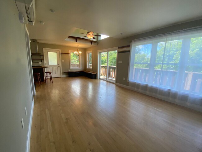 Building Photo - 125 Sun Haven Ln