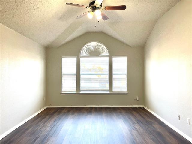 Building Photo - 7728 Parkwood Plaza Dr