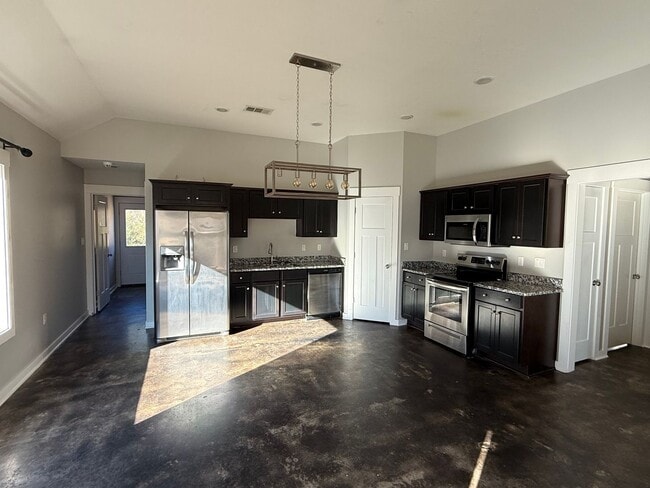 Building Photo - 263 Wolf Den Dr