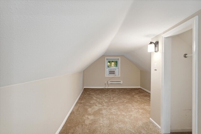 Building Photo - 2107 Schlimgen Ave