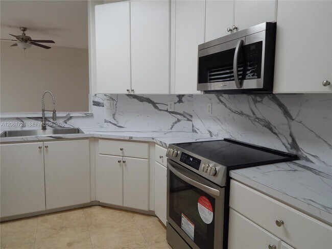 Building Photo - 320 SW 87th Ct