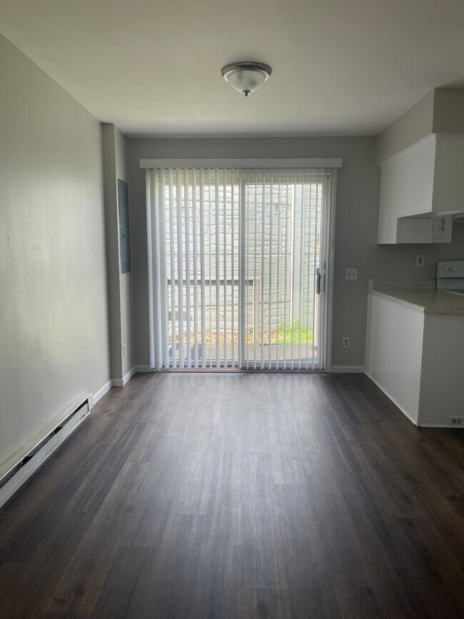 Building Photo - Welcome to this beautifully renovated 2-bedroom, 1.5-bathroom home in Columbus, OH!