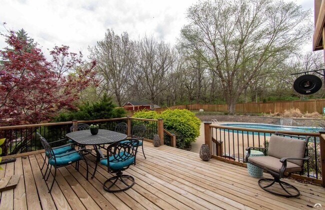 Super private - 1524 Foxfire Dr