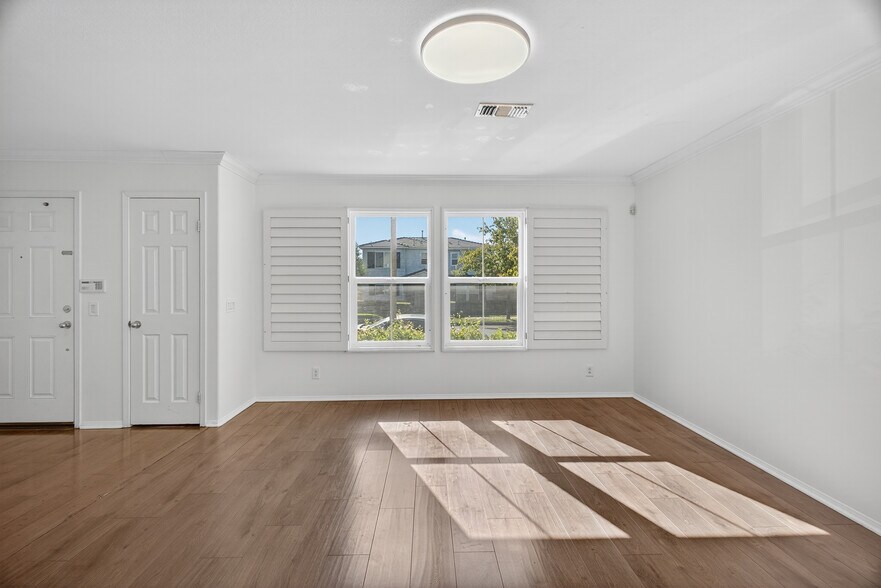 Building Photo - 1757 E Flora St