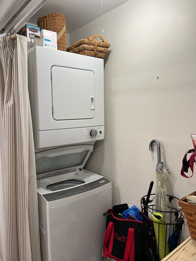 Building Photo - 592 Long Pond Rd