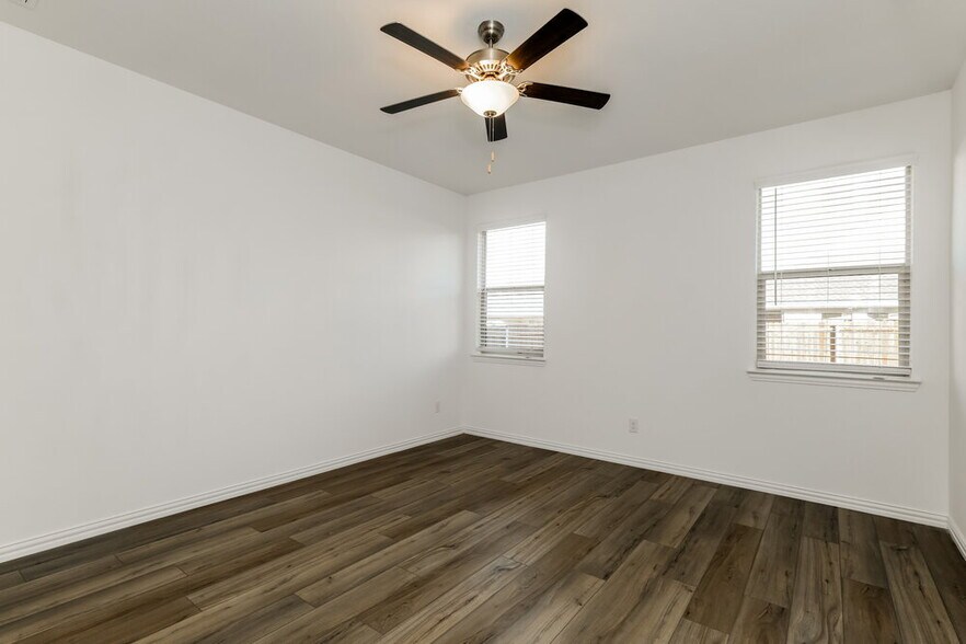 Building Photo - 1114 Daffodil St