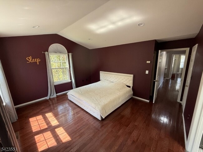 Building Photo - 2 Sapphire Ln