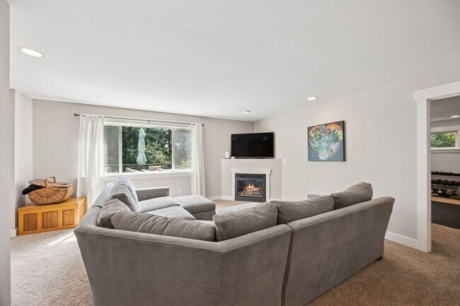 Building Photo - Normandy Park - Modern and Spacious!