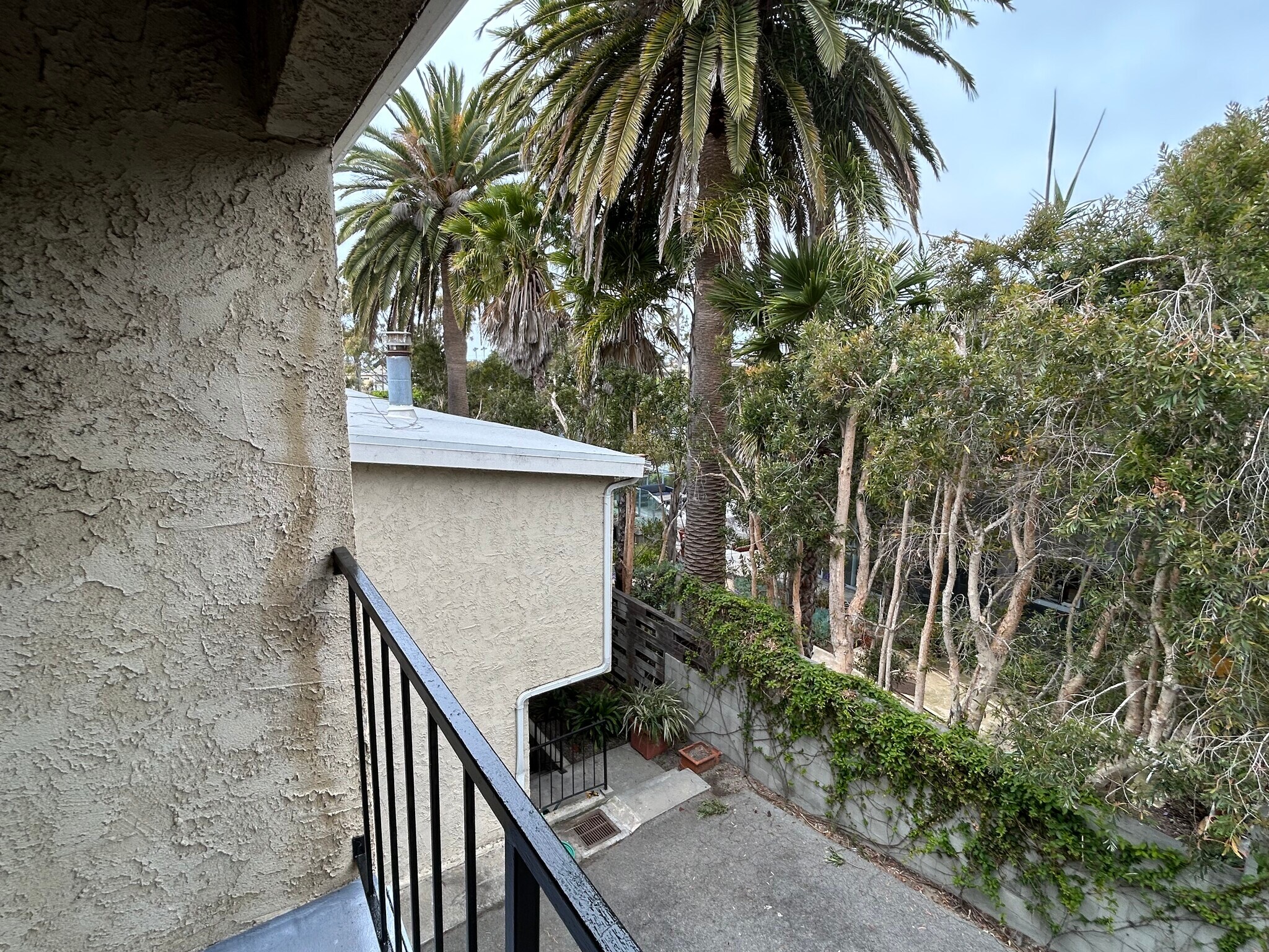 Living Room Balcony - 2450 Beverley Ave