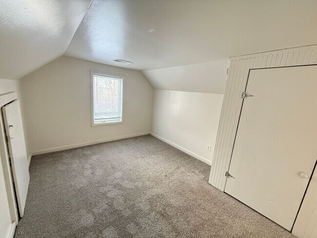 Building Photo - 1206 Pringle Ave