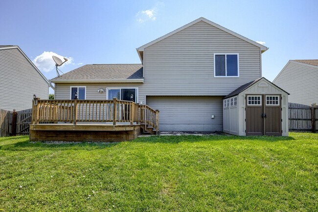 Building Photo - Charming Multi-Level Near Parks and Lakes!!