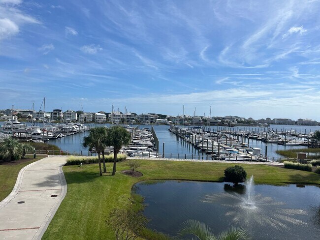 Building Photo - Townhome with Amazing View