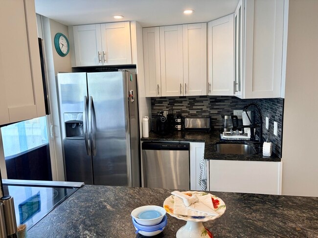 Building Photo - 1505 N Riverside Dr