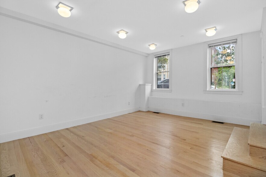 Building Photo - 86 Chelsea St