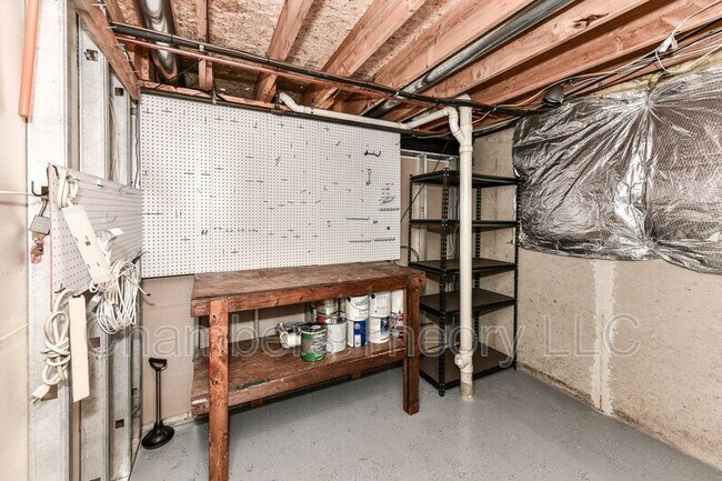 Building Photo - 6033 Woodlake Ln