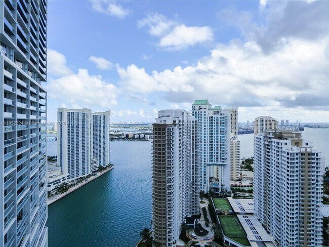 Building Photo - 495 Brickell Ave