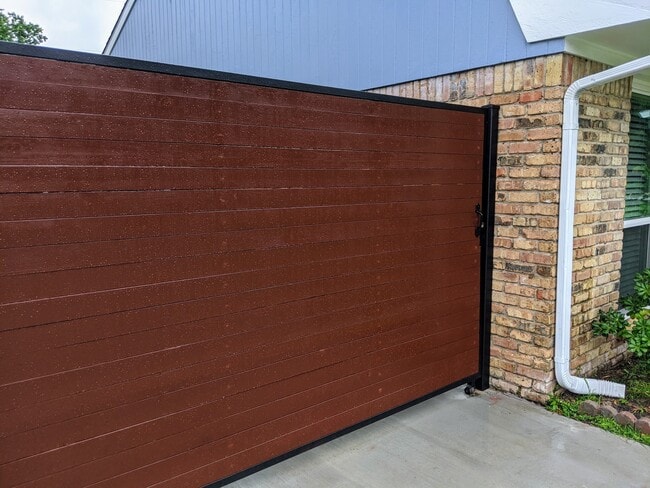 Building Photo - 10062 Haddington Dr