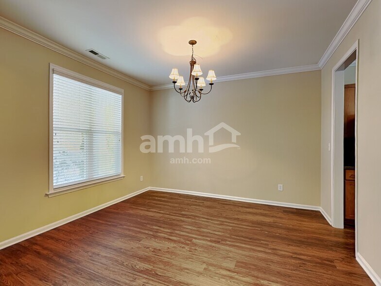 Building Photo - 100 Pearson Pl