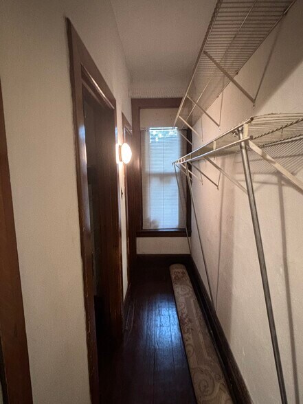 Walk in closet - 1217 Resaca Pl