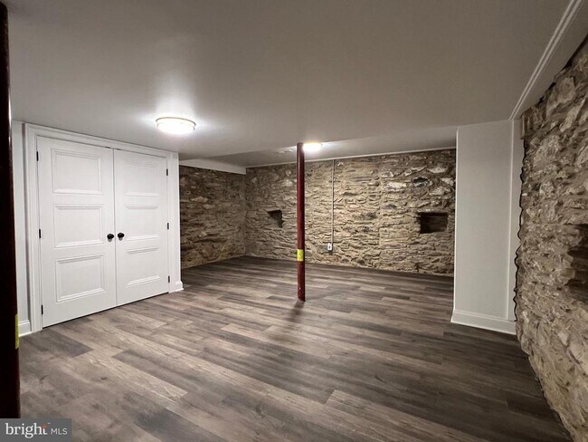 Building Photo - 8358 Woodville Rd