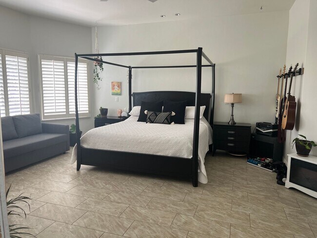 Building Photo - Gorgeous Northwest 3 Bedroom!