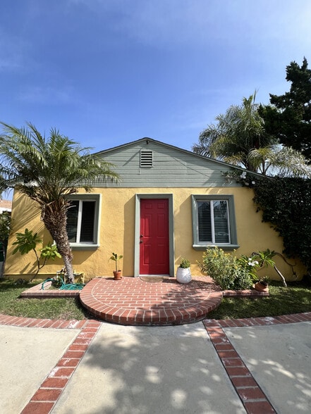 Main entrance - 218 N Florence St