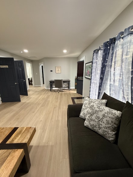 Building Photo - 2327 Jackson St