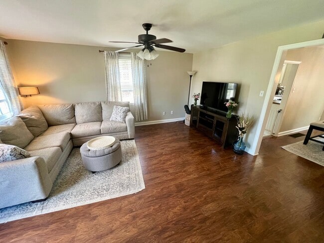 Building Photo - Gorgeous 3-Bedroom Home in Drexel Hill with Garage! Available mid-May!