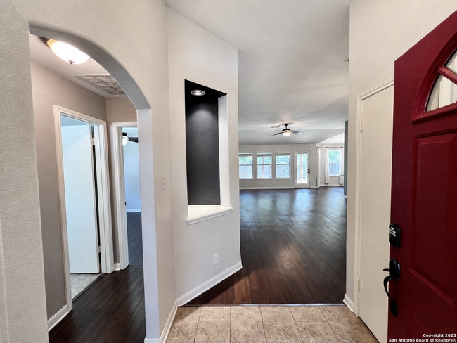 Building Photo - Charming 3-Bed Home Near Medical Center w/ Private Greenbelt Backyard!
