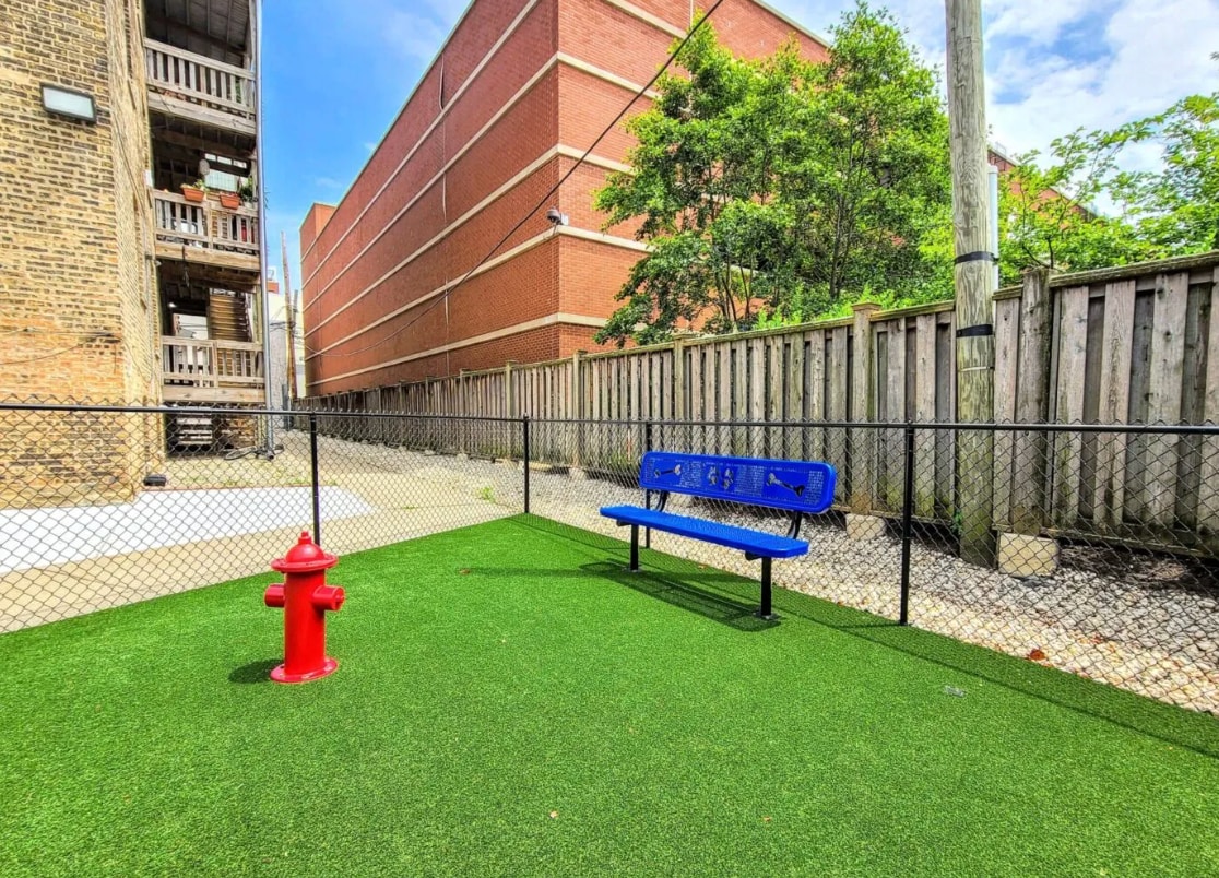 Building Photo - 812 W Waveland Ave