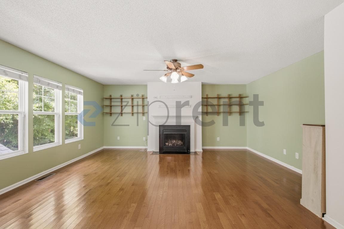Building Photo - Unit