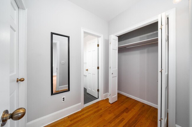 Building Photo - 309 1st St