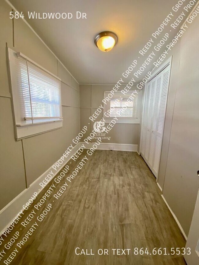 Building Photo - 584 Wildwood Dr