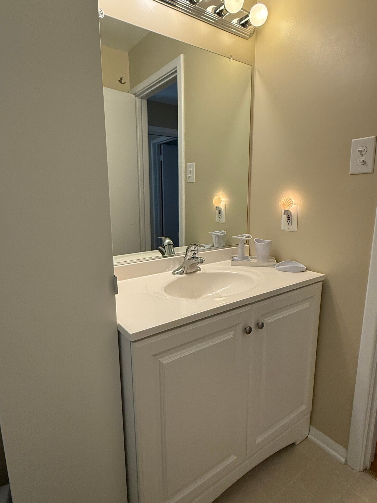 Building Photo - 407 Calvin Ln