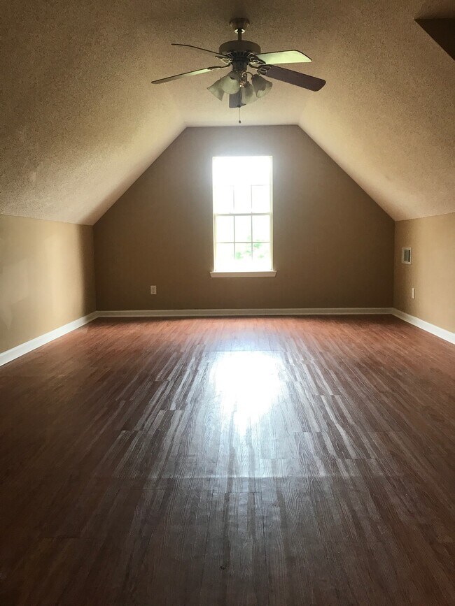 Building Photo - 814 King Arthur Dr