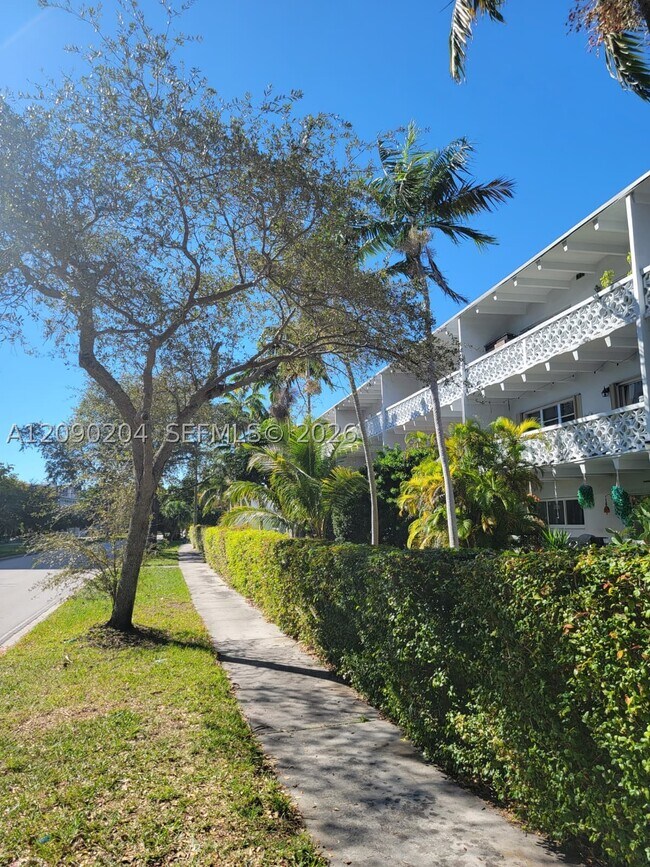Building Photo - 2005 Sans Souci Blvd