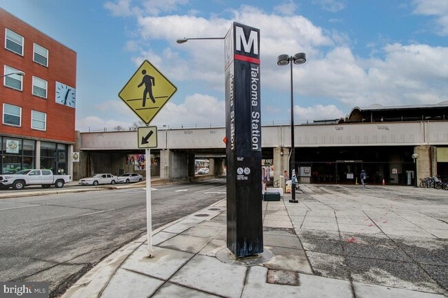 Building Photo - 7607 Eastern Ave NW