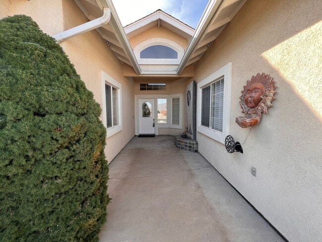 Building Photo - 3-bedroom home in Desert Lakes Golf Community