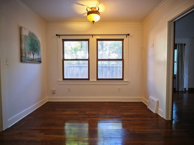 Building Photo - Charming 3 Bedroom in Historical Tower District